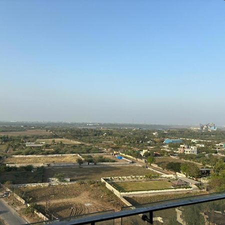 Weekend Address By Honest Homes Surat Esterno foto
