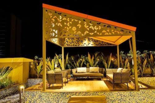 Weekend Address By Honest Homes Surat Esterno foto