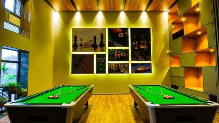 Weekend Address By Honest Homes Surat Esterno foto