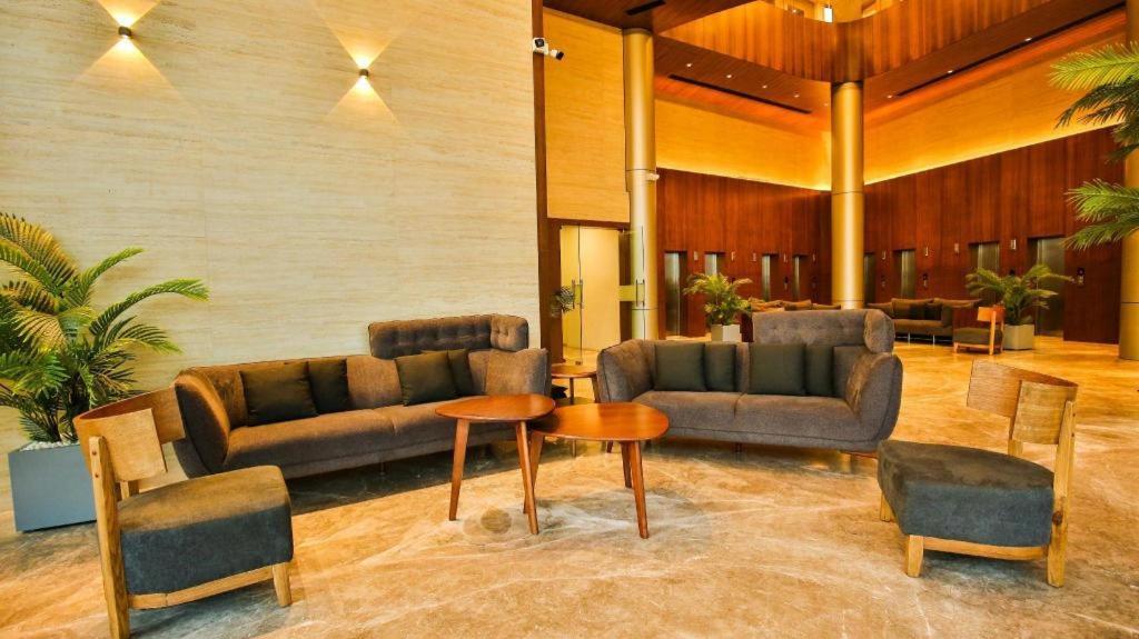 Weekend Address By Honest Homes Surat Esterno foto