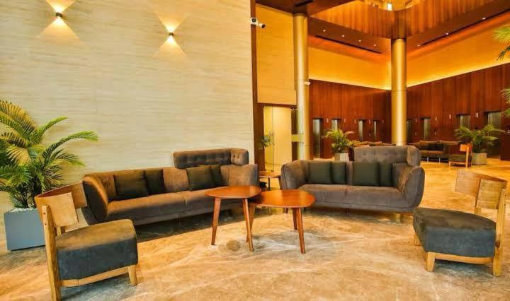 Weekend Address By Honest Homes Surat Esterno foto