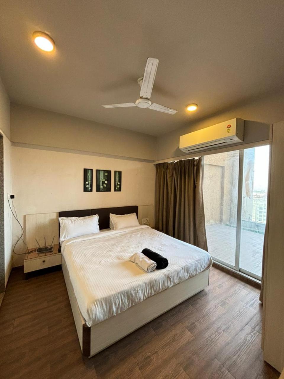 Weekend Address By Honest Homes Surat Esterno foto