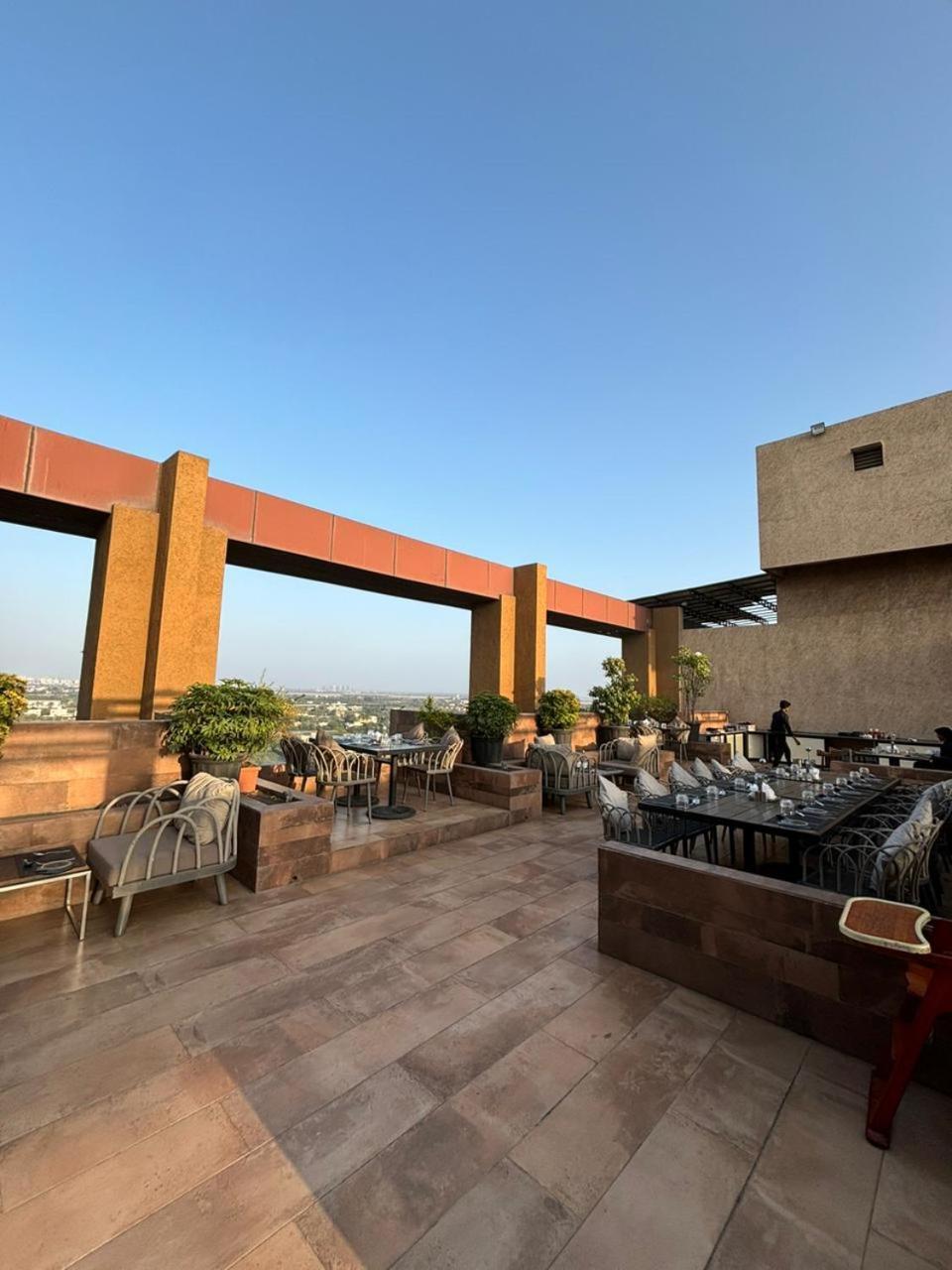 Weekend Address By Honest Homes Surat Esterno foto