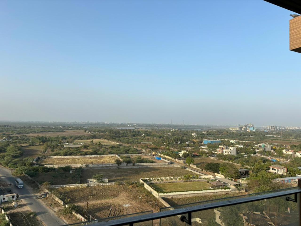 Weekend Address By Honest Homes Surat Esterno foto