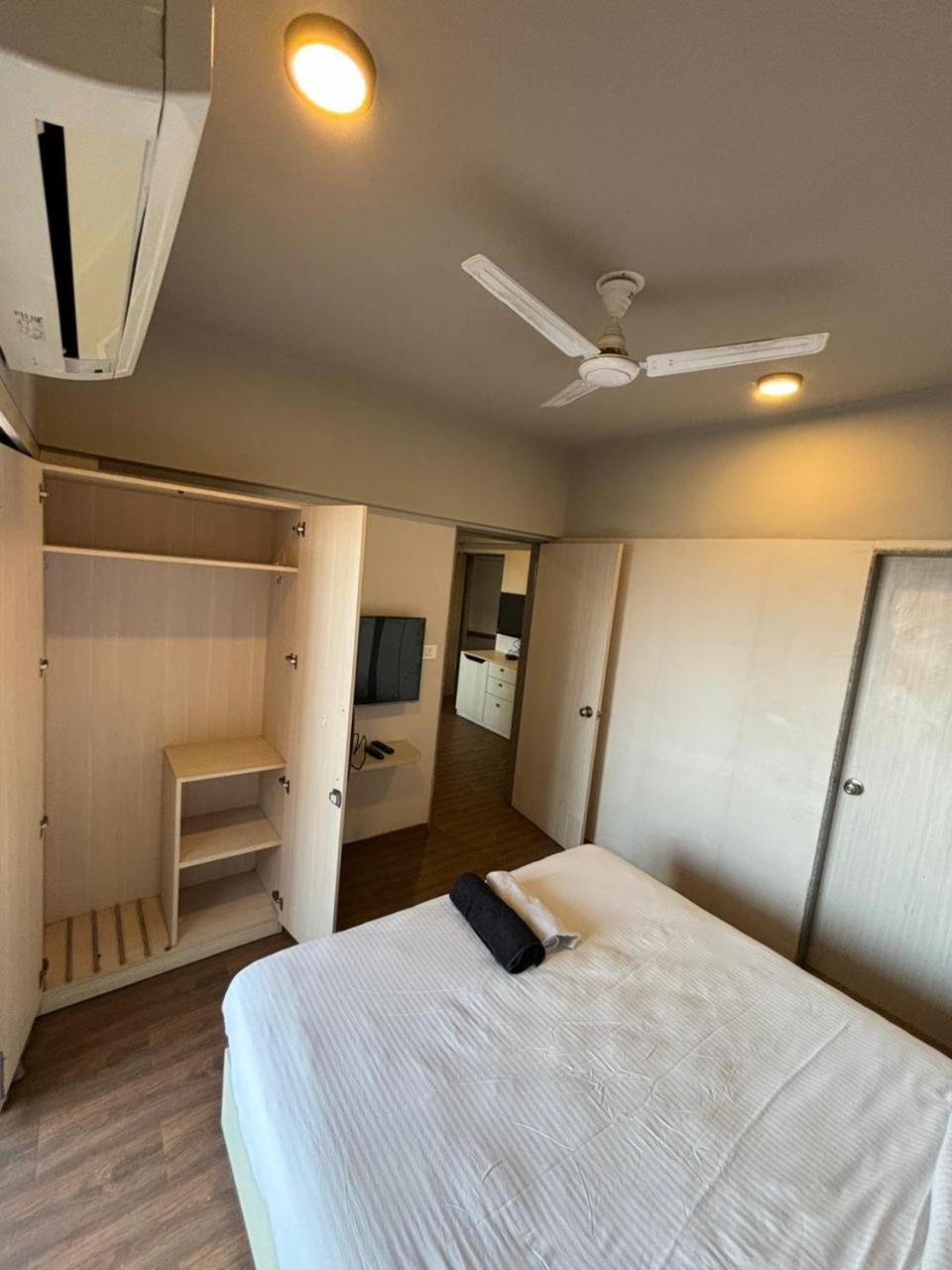 Weekend Address By Honest Homes Surat Esterno foto