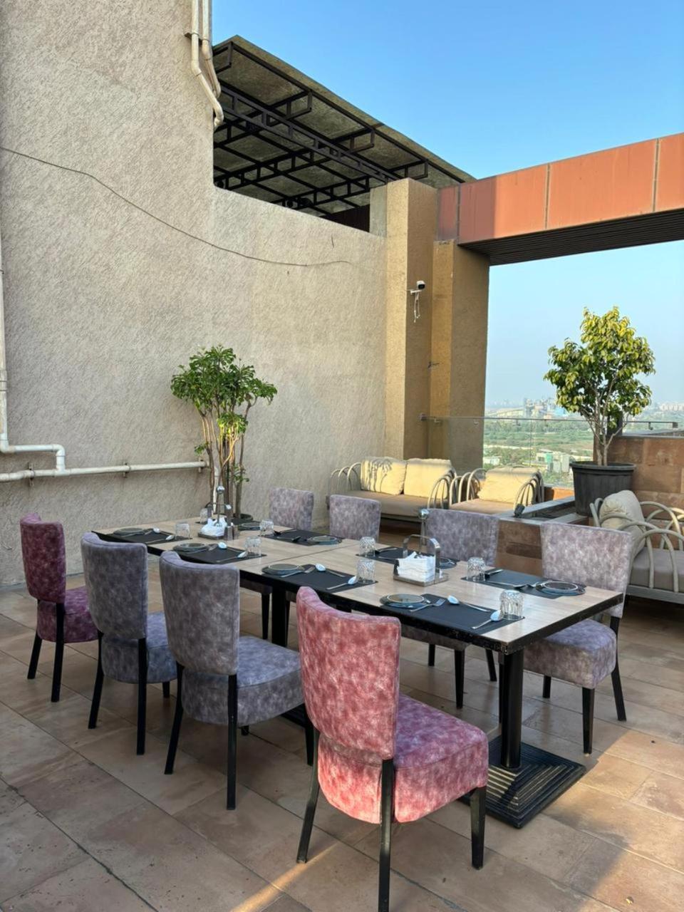 Weekend Address By Honest Homes Surat Esterno foto